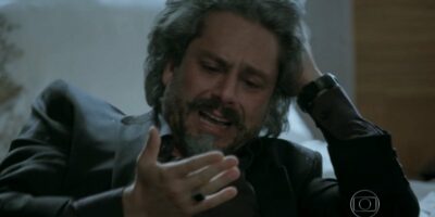 Império: José Alfredo finalmente desmascara Fabrício Melgaço e vai aos prantos (Reprodução/Globo)