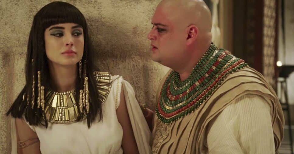 Gênesis: Asenate e Abumani tentam fugir de Adurrá e se dão mal (Reprodução/Record)
