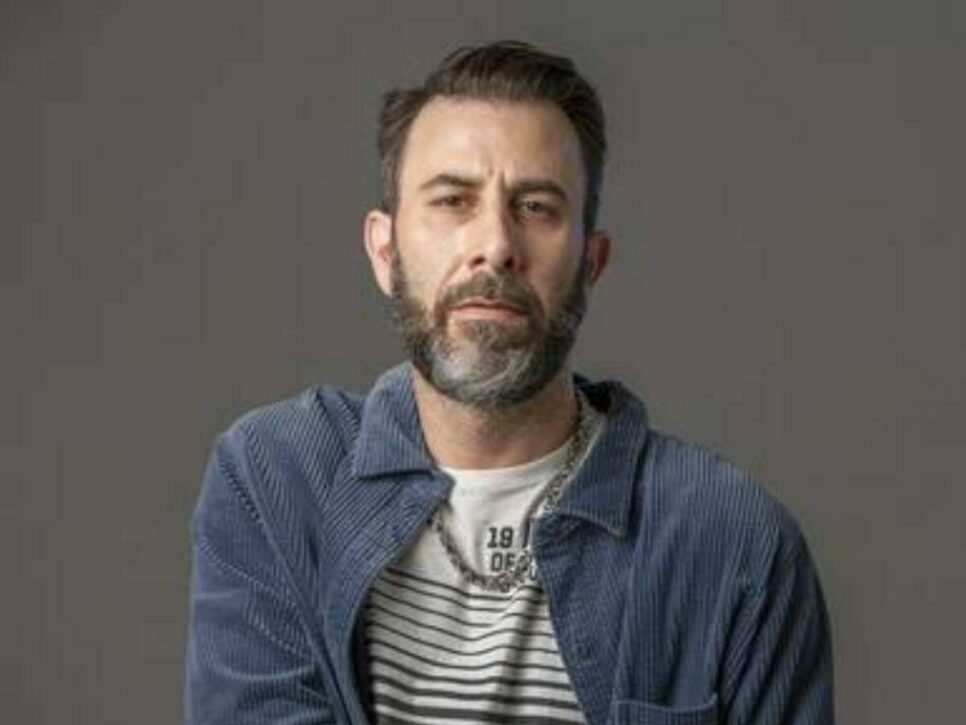 Danilo Grangheia interpreta Roney, um marido abusivo, em Um Lugar ao Sol (Foto: Reprodução)