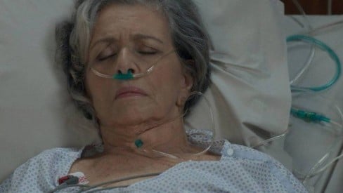 Pega Pega: Sabine pressente sua morte antes de ser operada (Foto: Reprodução)