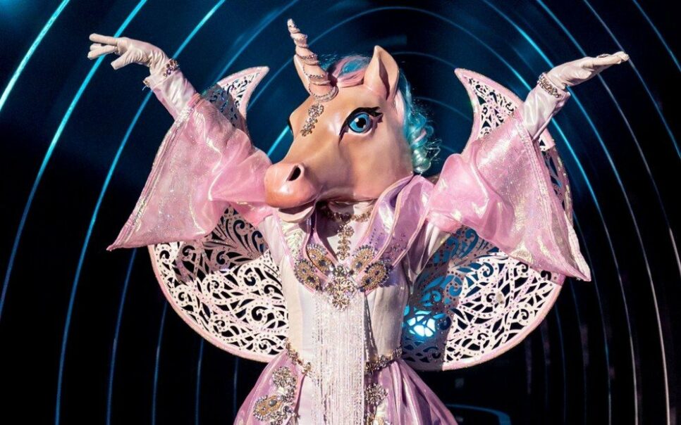 Quem é a Unicórnio em The Masked Singer? Cantora dá pista reveladora e entrega o jogo (Reprodução/Globo)