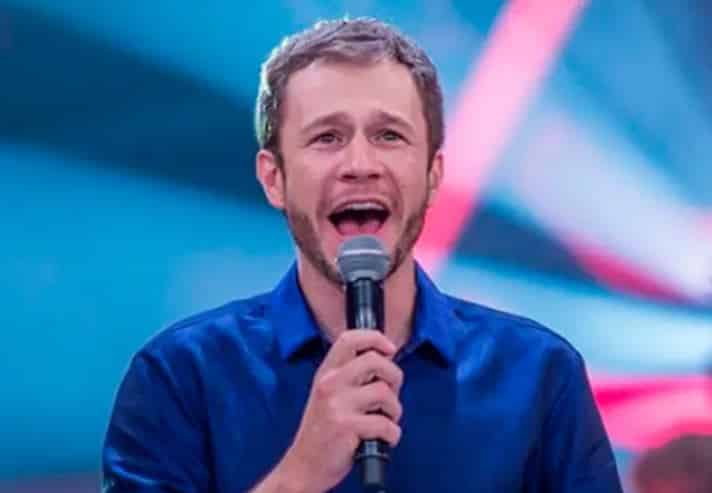Após deixar Globo, Tiago Leifert volta para o futebol depois de 4 anos e vira comentarista