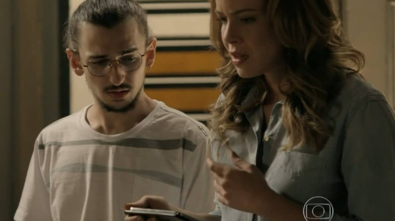 Otoniel (Ravel Andrade) e Cristina (Leandra Leal) em Império (Foto: Reprodução)