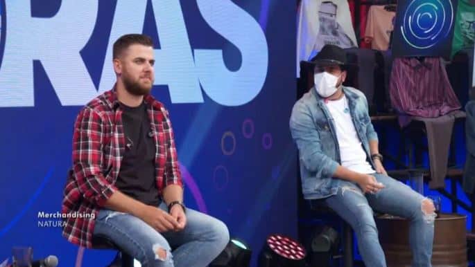 Zé Neto dispensou uso de máscara no "Altas Horas" (Foto: Reprodução/Globo)