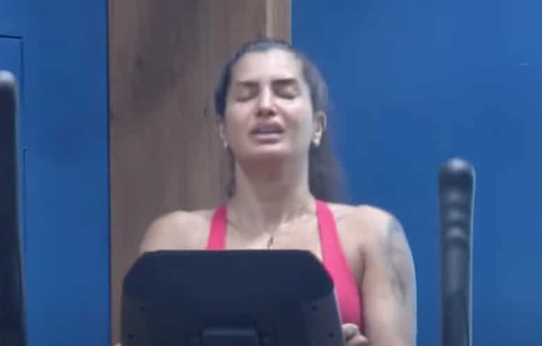 Marina se revolta na academia de A Fazenda 2021. (Imagem: Reprodução / PlayPlus)