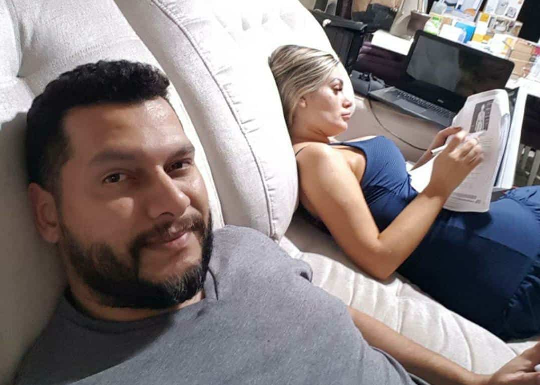 Andressa Urach, aos 34 anos de idade, surge concentrada nos estudos (Foto: Reprodução)