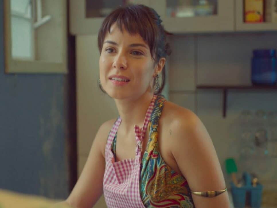 Um Lugar ao Sol: Lara ajuda Bárbara e acaba se aproximando de rival