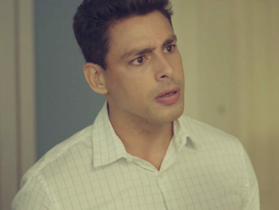 Um Lugar ao Sol: Christian dá dinheiro para Joy se afastar de Ravi e causa tragédia (Foto: Reprodução/Globo)