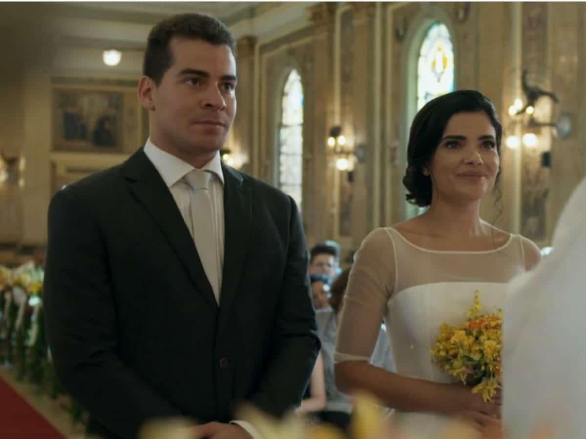 Júlio (Thiago Martins) e Antônia (Vanessa Giácomo) em Pega Pega (Reprodução/Globo)