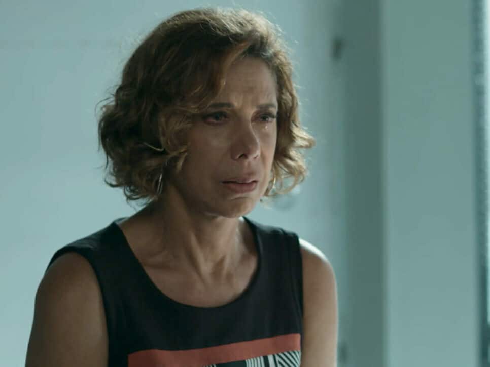 Pega Pega: Lígia é tirada de jatinho e confessa crime terrível (Foto: Reprodução/TV Globo)