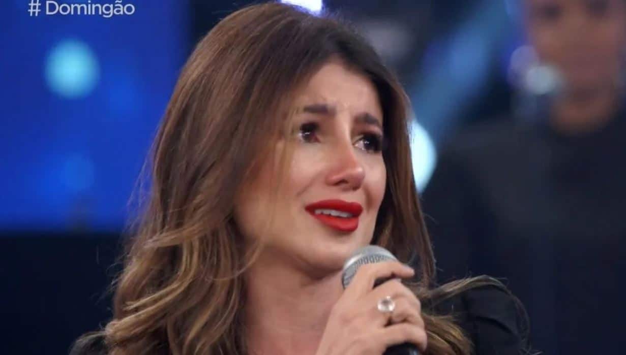 A famosa cantora sertaneja, Paula Fernandes falou sobre traição (Foto: Reprodução)