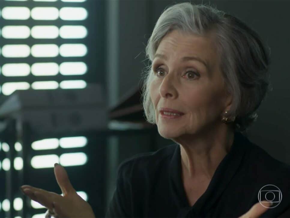 Sabine (Irene Ravache) em Pega Pega (Reprodução/TV Globo).