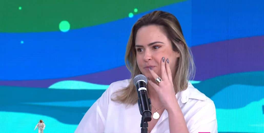 A famosa ex-apresentadora do Fofoclizando do SBT, Ana Paula Renault falou sobre sua demissão (Foto: Reprodução)