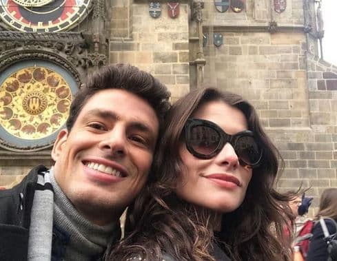 Alinne Moraes fala sobre fazer par romântico com seu ex, Cauã Reymond em Um Lugar ao Sol: 'Atiça o público'