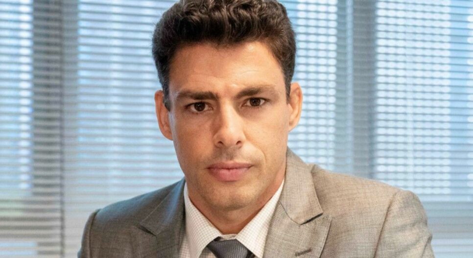 Cauã Reymond interpreta os irmãos gêmeos Christian e Renato em Um Lugar ao Sol (Foto: Reprodução)