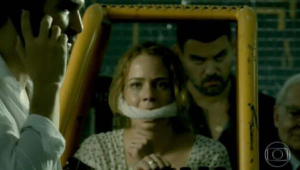 Cristina come o pão que o Diabo amassou na trama da Globo com José Pedro (Foto: Reprodução)