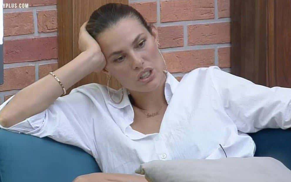 A Fazenda 13: Dayane recebe aviso sobre Aline: 'Pra eu ter cuidado'