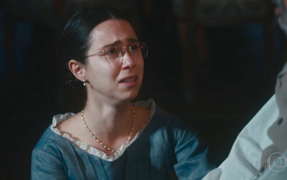 Nos Tempos do Imperador: Dolores recebe ajuda de Celestina e foge de hospício (Reprodução/Globo)