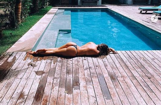 Giovanna Ewbank ousa e deixa fãs babando ao posar de topless (Foto: Reprodução/Instagram)