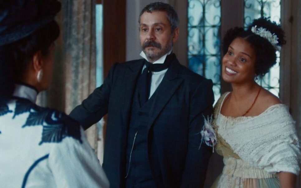 Nos Tempos do Imperador: Zayla dá a volta por cima e expulsa patroa racista de ateliê (Reprodução/Globo)