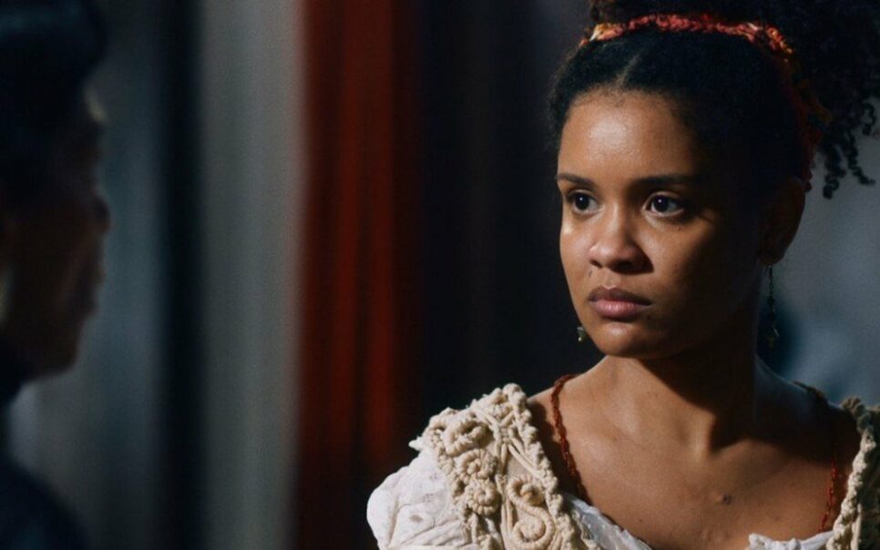 Nos Tempos do Imperador: Dolores e Nélio são flagrados por Zayla (Foto: Reprodução)