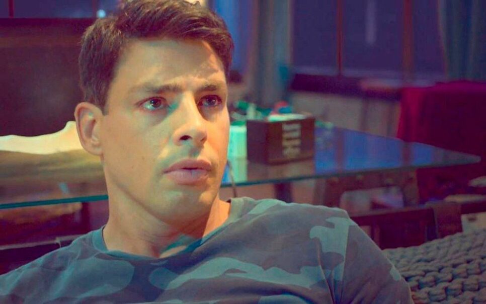 Renato (Cauã Reymond) em Um Lugar ao Sol (Reprodução/TV Globo).