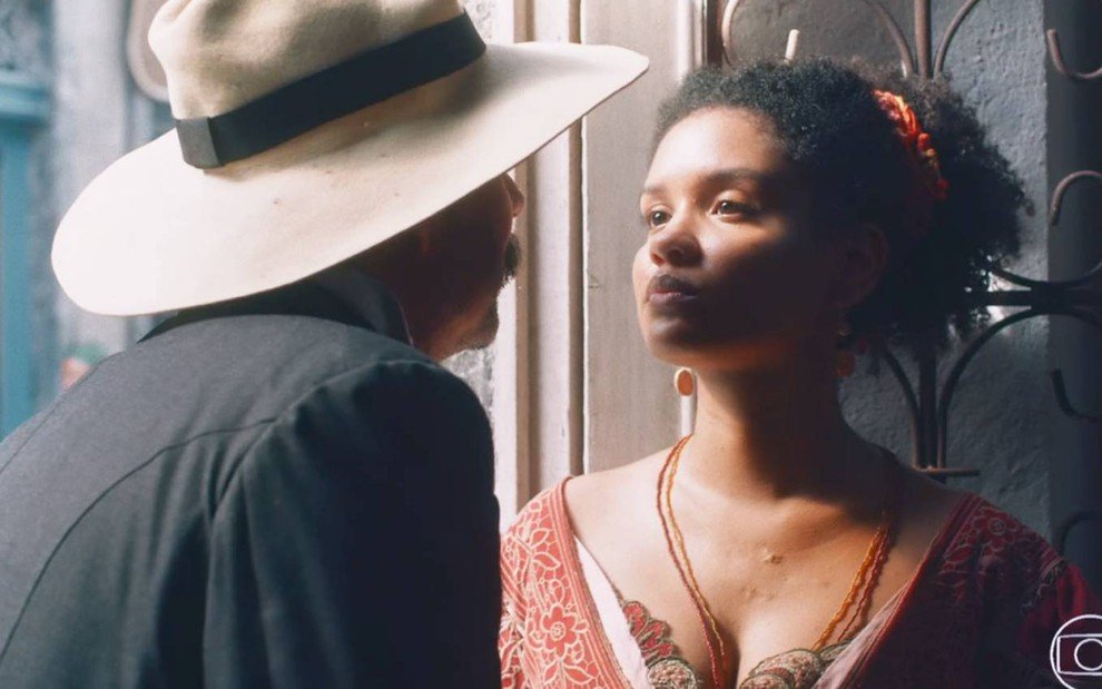 Nos Tempos do Imperador: Tonico passa dos limites e beija Zayla à força (Reprodução/Globo)