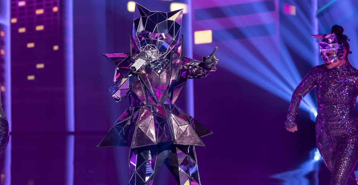 Jéssica Ellen era a Gata Espelhada no The Masked Singer Brasil (Foto: Reprodução)