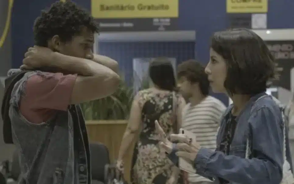 Christian desaparece e deixa Lara e Ravi desesperados na trama da Globo (Foto: Reprodução)