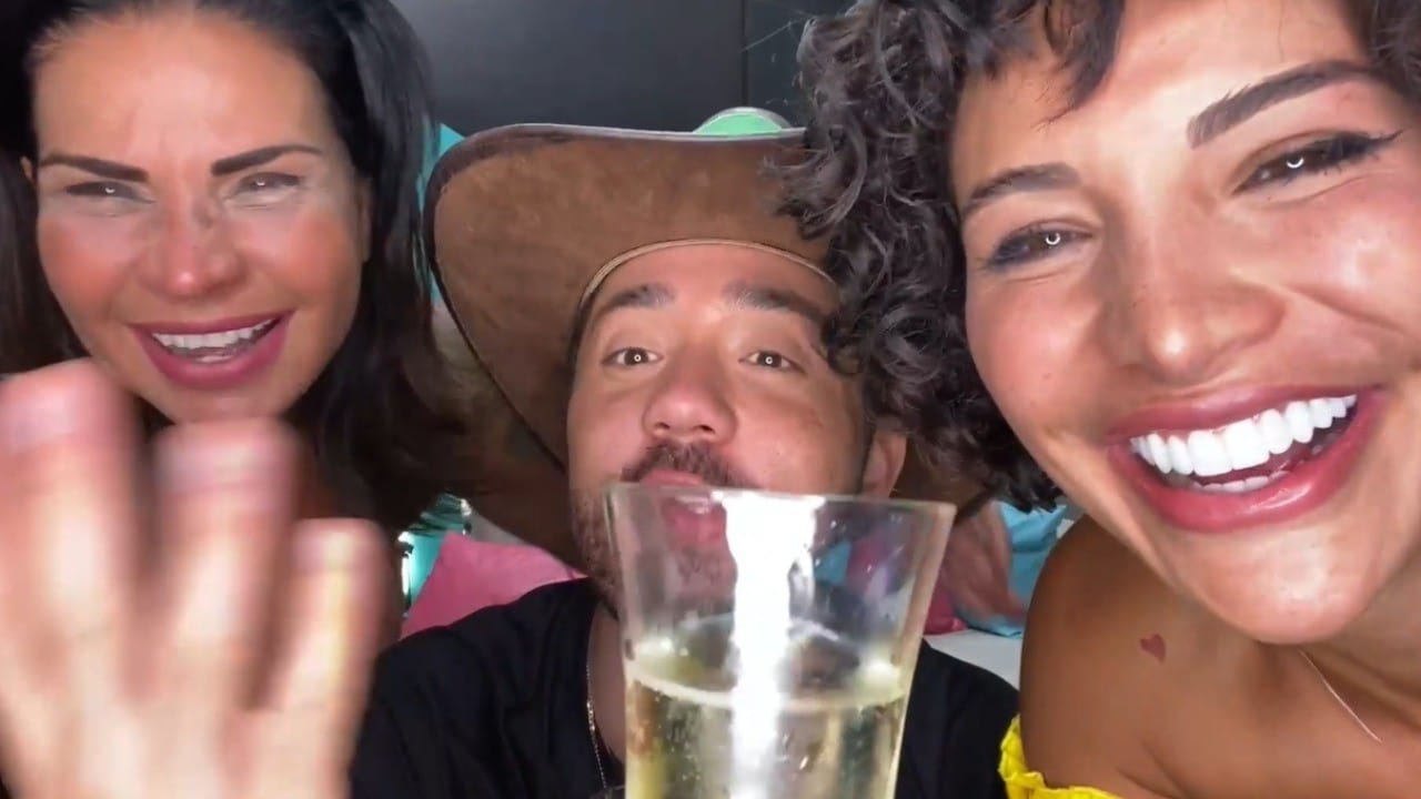 Rico Melquiades convidou Solange Gomes e Aline Mineiro para live. (Imagem: Reprodução / TikTok)