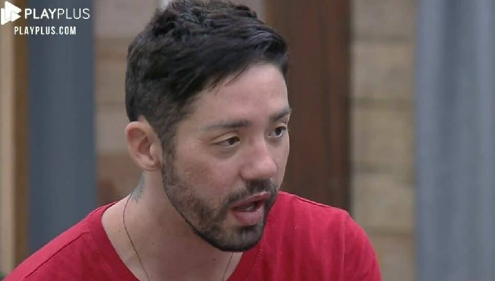 A Fazenda 13: Irritado, Rico compara reality rural com BBB da Globo (Foto: Reprodução)