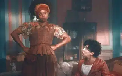 Nos Tempos do Imperador: Lupita se vinga e bate em Lota com vara de marmelo (Reprodução/Globo)