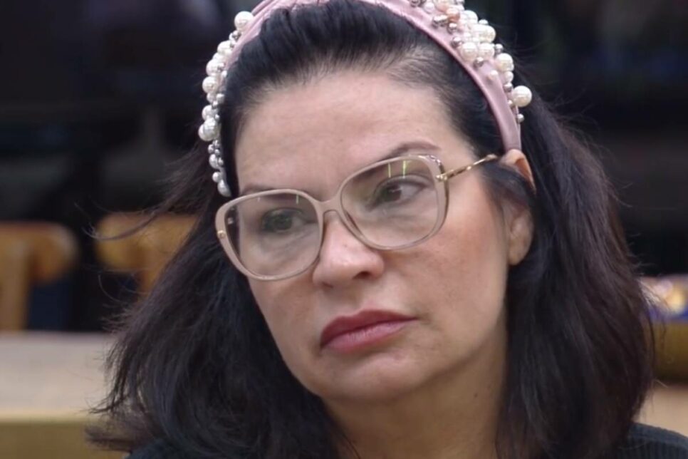 A Fazenda 13: Solange revela que teve carro vendido a ferro velho e desabafa