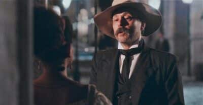 Nos Tempos do Imperador: Traído, Tonico se vinga de Zayla (Reprodução/Globo)