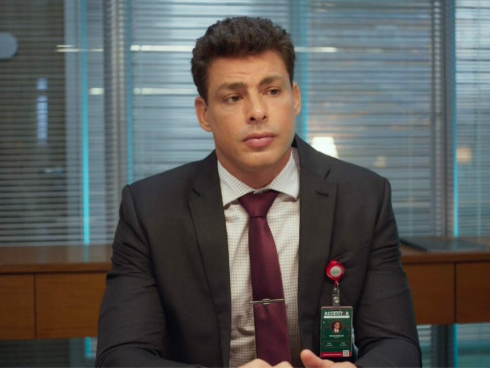 Christian destrata Lara na trama da Globo (Foto: Reprodução/Globo)