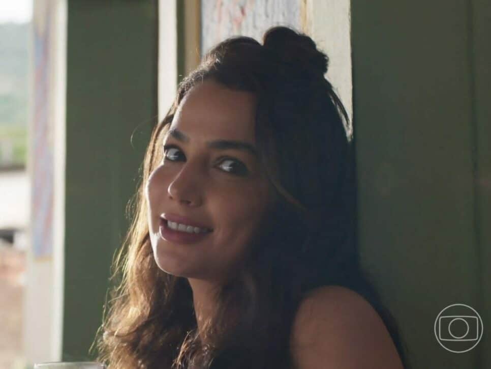 Um Lugar ao Sol: Cecília perde completamente o limite e passa vexame (Roto: Reprodução/Globo)