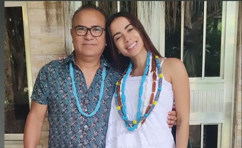 Anitta não esconde sua fé e agradece seu Pai de Santo(Foto: Reprodução)