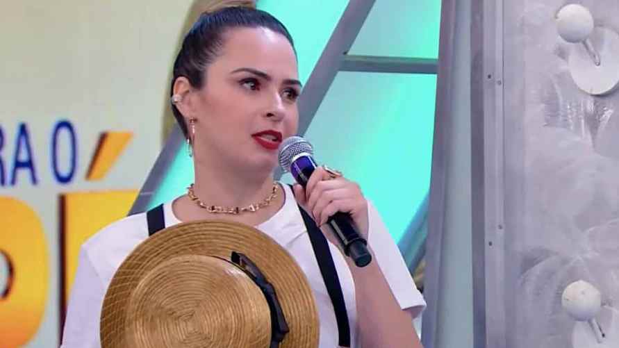 Ana Paula Renault não tirou o chapéu para Tiago Leifert (Foto: Reprodução)