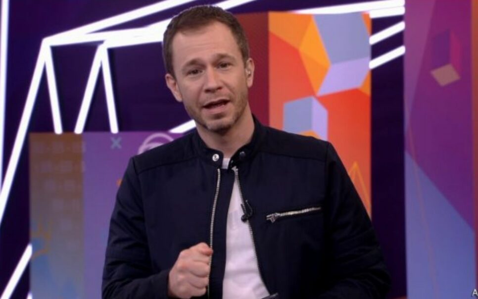 Após deixar Globo, Tiago Leifert volta para o futebol depois de 4 anos e vira comentarista