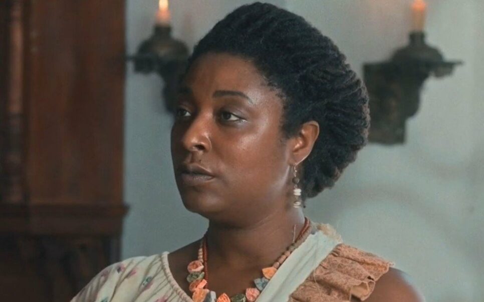 Nos Tempos do Imperador: Cândida tem visão ao benzer Isabel (Foto: Reprodução)