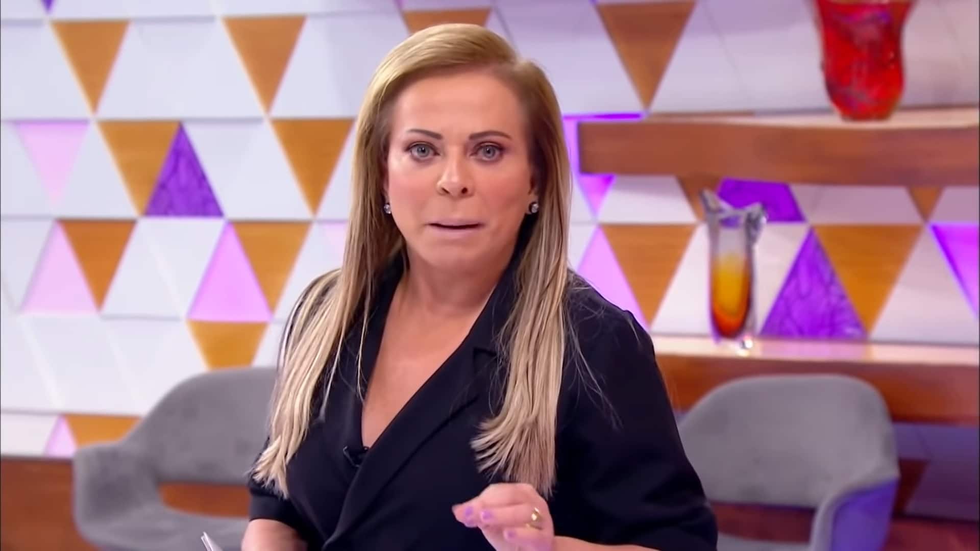 Christina Rocha não consegue levantar SBT com Casos de Família (Foto: Reprodução)