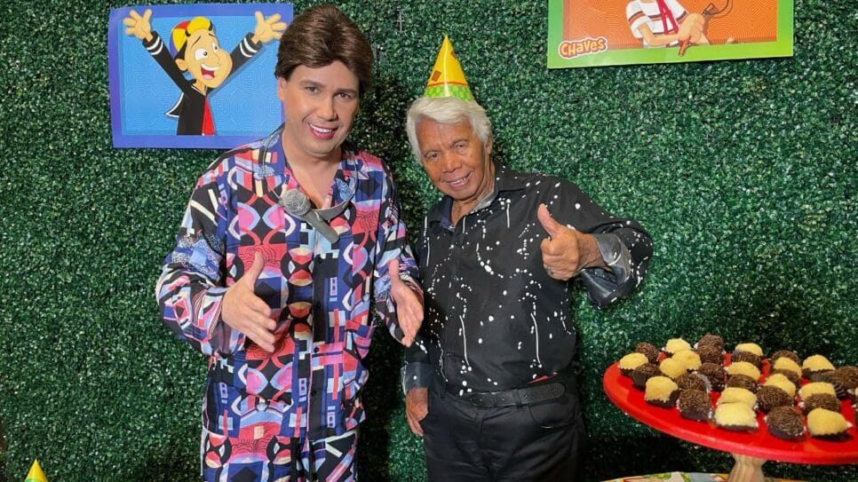 Silvio Santos ganha festa de aniversário do Chaves (Foto: Reprodução)