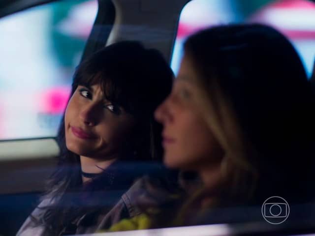 Flávia assusta Paula na trama das sete da Globo ao revelar armação (Foto: Reprodução)