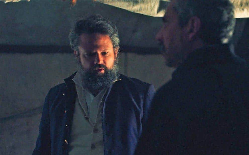 Nos Tempos do Imperador: Pedro desconfia de Samuel após briga com Tonico