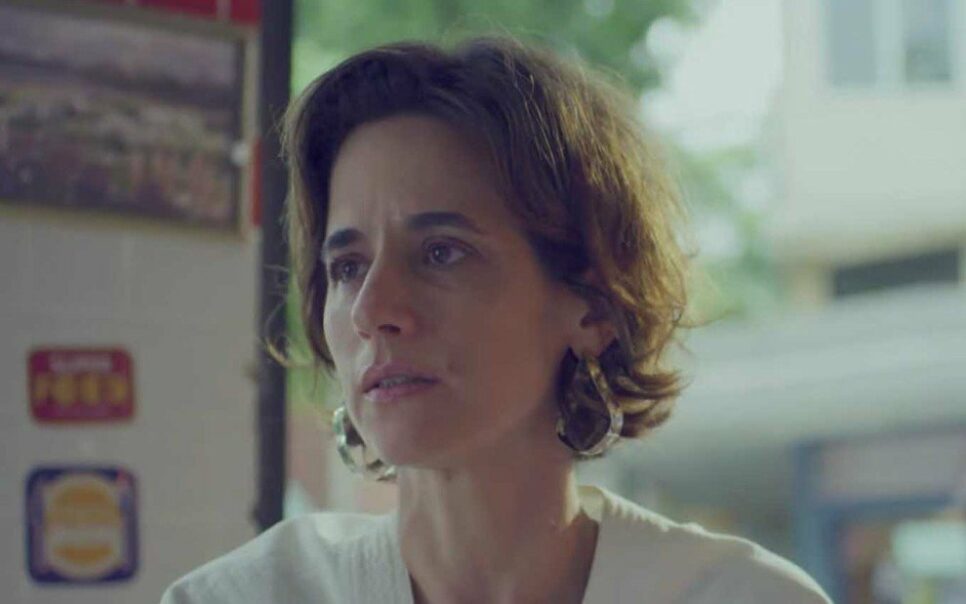 Um Lugar ao Sol: Ilana mantém namoro em sigilo com Gabriela e acaba com crise
