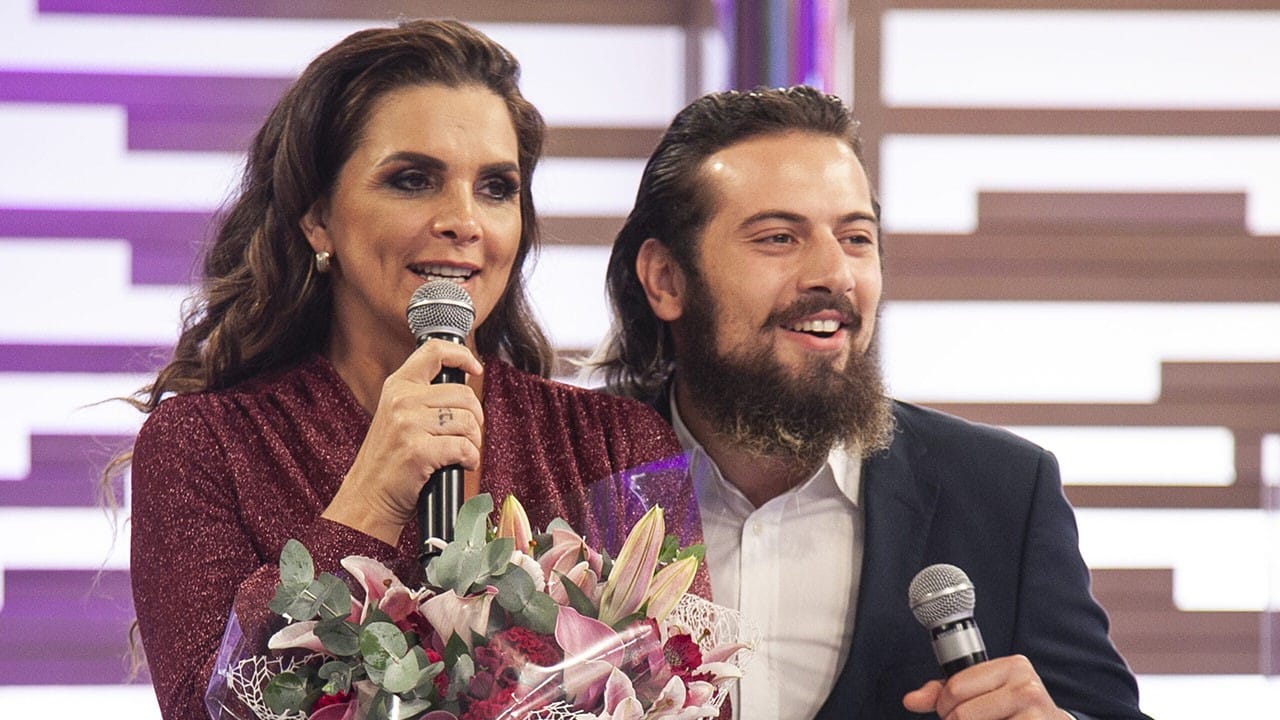 Cartolouco fala sobre Luiza Ambiel em programa apresentado por Patrícia Abravanel (Foto: Reprodução)