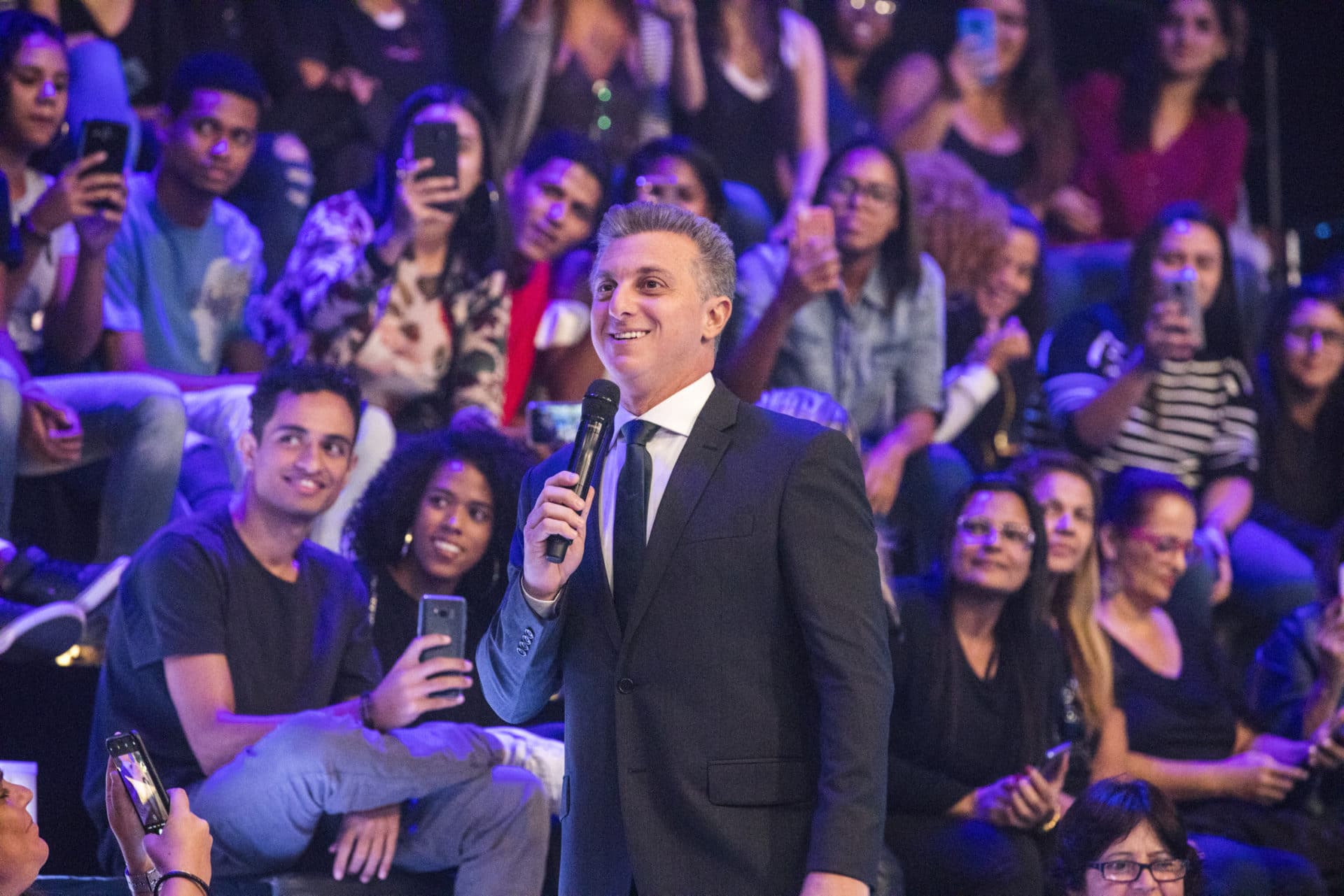 Luciano Huck apresenta o Troféu Domingão Melhores do Anos 2021 (Foto: Reprodução)