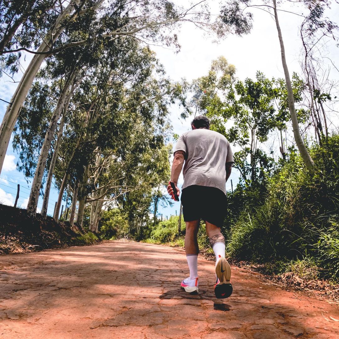 Para pagar promessa, Marcos Mion caminha 110 km até Aparecida (Reprodução/Instagram)