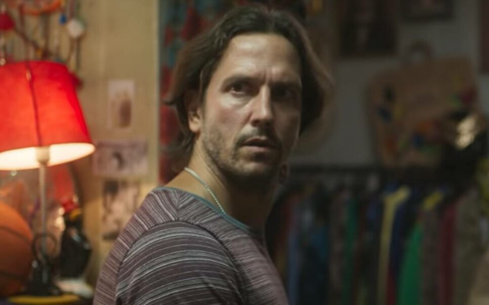 Neném fica na pior após falsa acusação na trama da Globo (Foto: Reprodução)