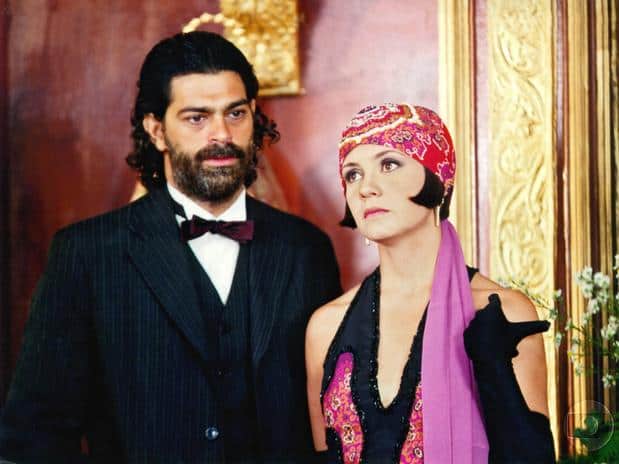 Adriana Esteves (Catarina) e Eduardo Moscovis (Petruchio) em O Cravo e a Rosa; edição especial é líder (Imagem: Divulgação / Globo)